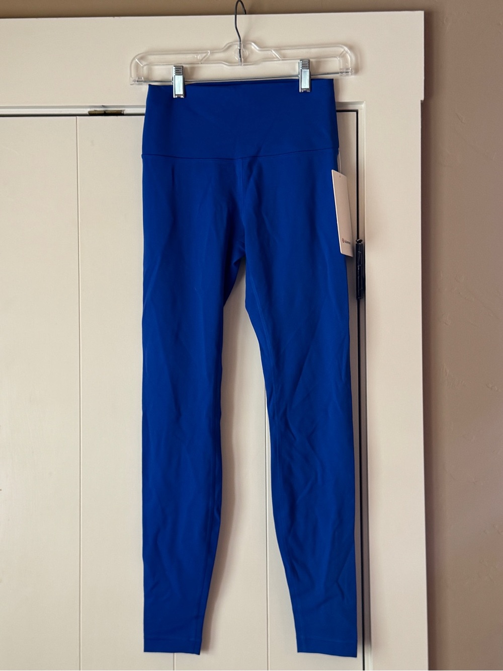 NWT- Lululemon women’s wunder train size 6
